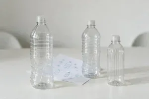 Zasady dla butelek PET zaliczą recyklat chemiczny — pod warunkami